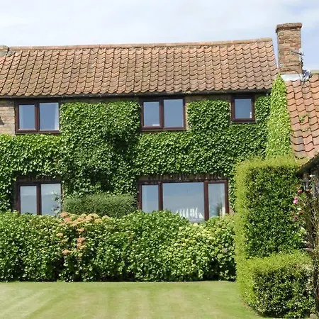 Wrea Head Country Cottages *